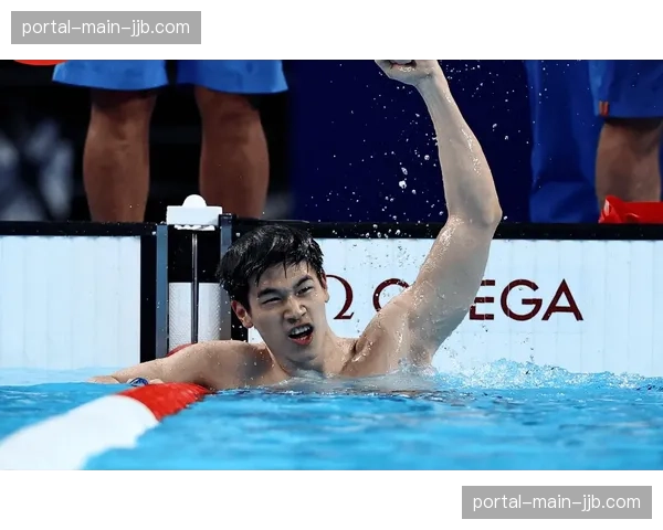 世界游泳锦标赛：中国女子4x200自接力破世界纪录夺冠，潘展乐百米自由泳摘金
