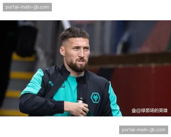 终场哨响，热刺球员低头离场，光明球场客队看台沉默